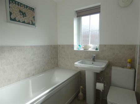15 Ash Tree Drive-bathroom.JPG