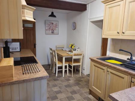 Kitchen2.jpg