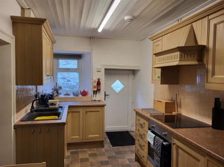 Kitchen1.jpg