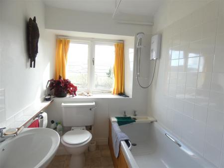 East Brocca Bank - bathroom.JPG