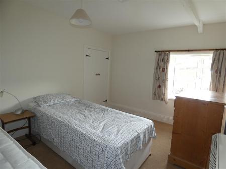 Moulds Cottage - bed1.JPG