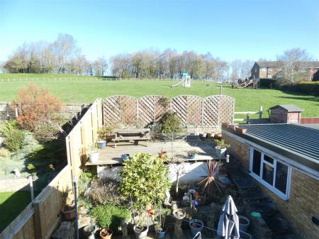 19 Moorside Road - garden1.JPG