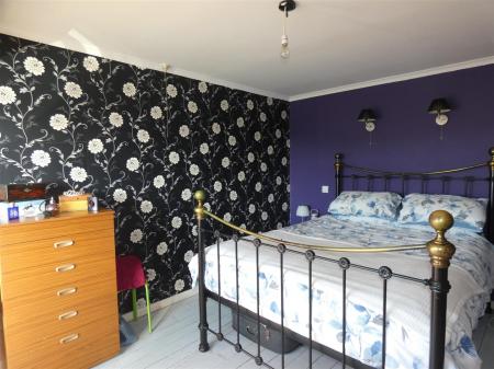 19 Moorside - Bedroom 1(1).JPG