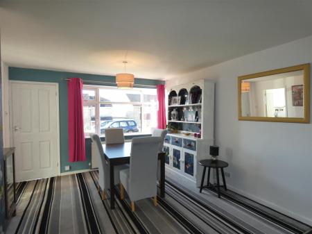 19 Moorside - dining.JPG