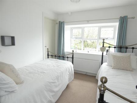 4 Fryers Yard- Bedroom 2.JPG