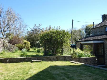 The Old Blacksmiths shop-gdn2.JPG
