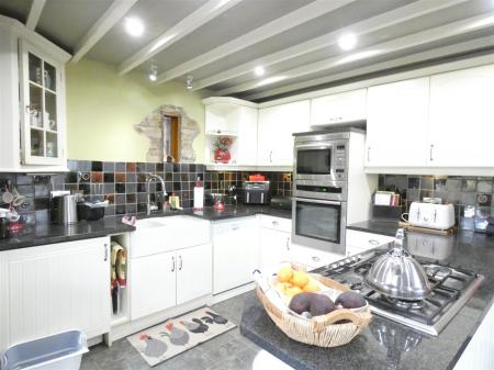 3 Dalton Heights - Kitchen 2.JPG