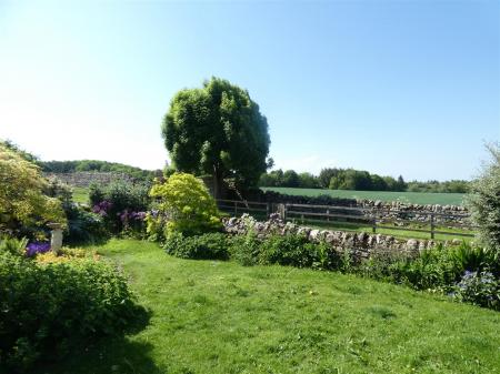 3 Dalton Heights - Gdn1.JPG