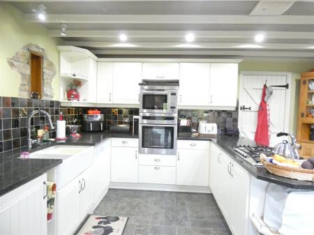 3 Dalton Heights - kitchen 1.JPG