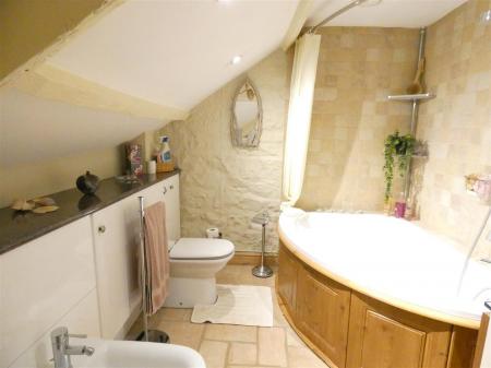 3 Dalton Heights - bathroom.JPG