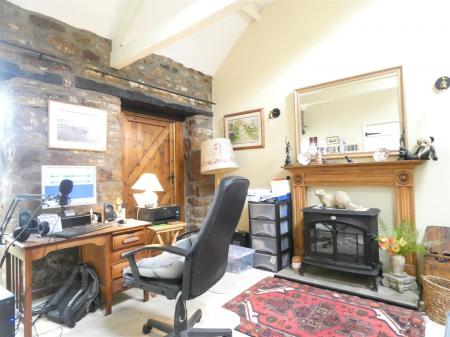 3 Dalton Heights - snug.JPG