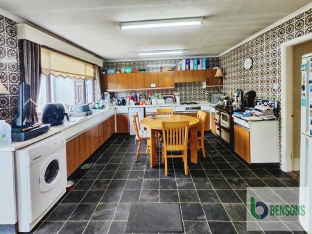 978e11e1-IMG_2025060