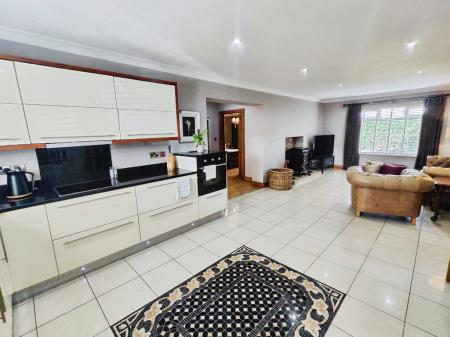 07b8c6d6-IMG_2025091