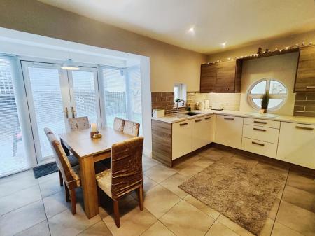 49017611-IMG_2026021