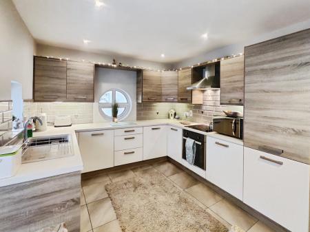 98521e37-IMG_2026021