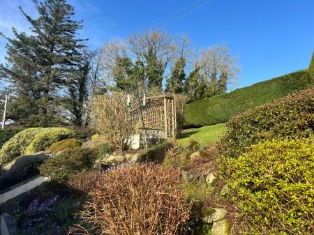 5F7BB556-3574-42EF-B