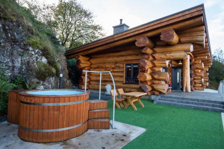 ULEX outside hot tub