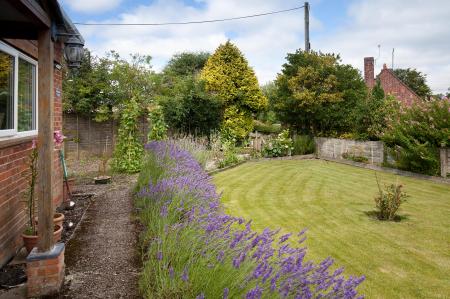 21 Orchard Close_Front Garden