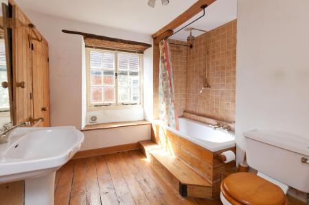 11 Parsons Pool_Bathroom