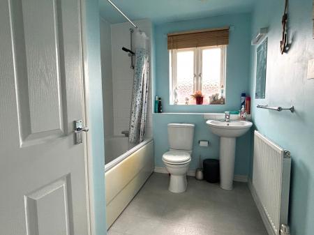 2 Bugle Crescent_Bathroom