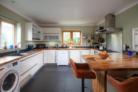 Kitchen / Breakfast Room