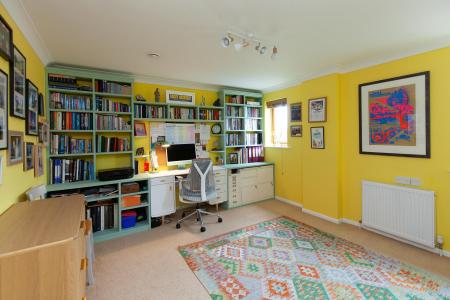 Bedroom / Study