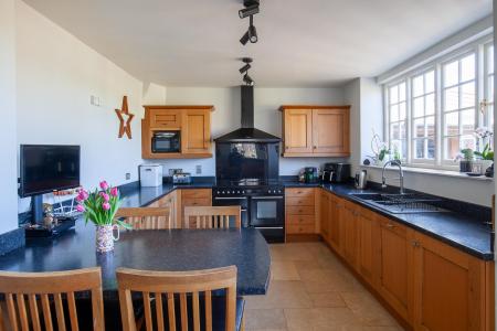 Kitchen / Breakfast Room