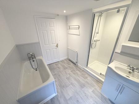Bathroom Image 2