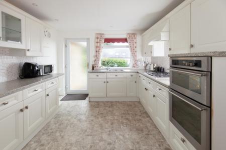 7 French Mill Rise_Kitchen / Breakfast Room
