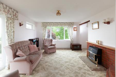 7 French Mill Rise_Sitting Room (1)