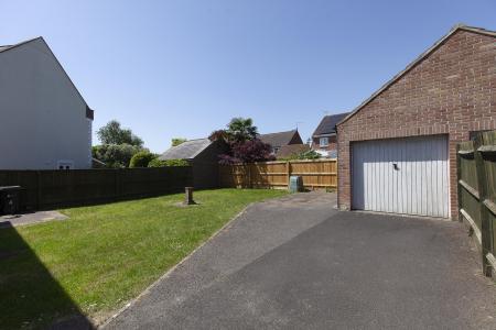 4 Melbury Way_Garden