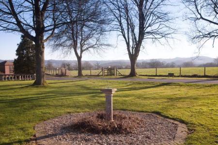 2/3 Hays Park_Communal Grounds (2)