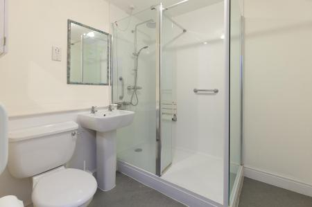 2/3 Hays Park_Shower Room