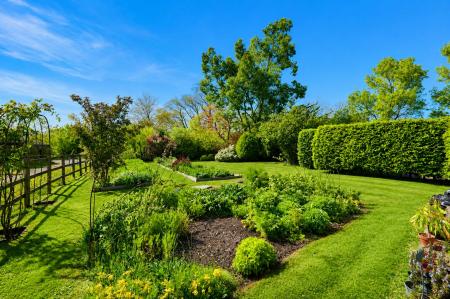 Elcombe Barn_Garden (1)