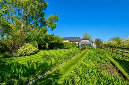 Elcombe Barn_Garden