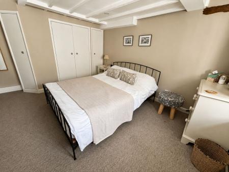 Bedroom One_39SJS(1)