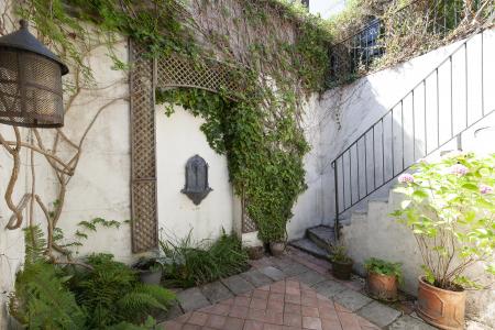 Courtyard_