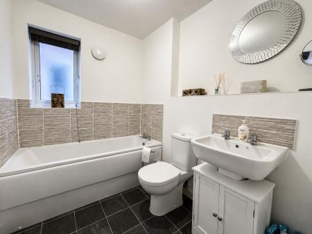 Family Bathroom_65AR