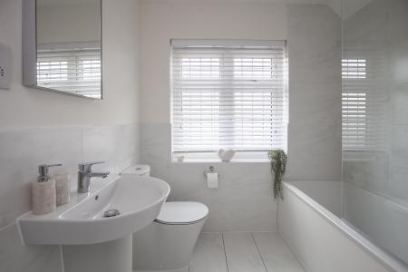 Family Bathroom_30HTG