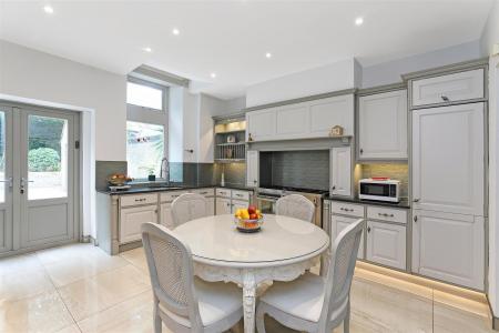 Upper Sky.48.Photoneg.co.uk.jpg