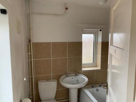 21 neptune bathroom.jpg