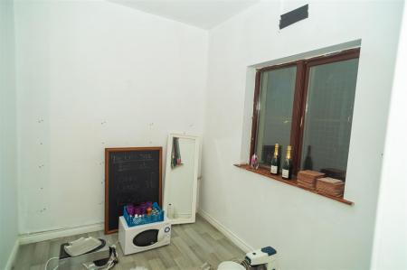 Commercial building-Checkpointimages-19-02-2026-00