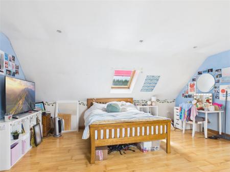 CAM03697G0-PR0044-STILL020.jpg