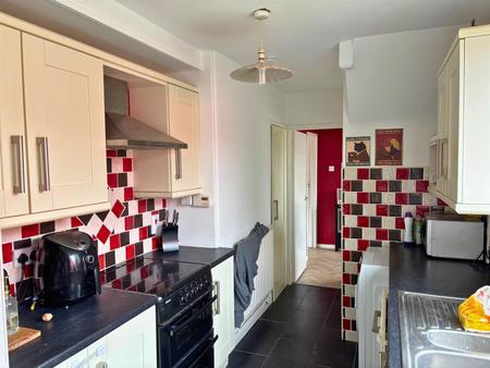 Kitchen: