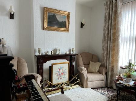 FAMILY ROOM 9 EGLINTON TERRACE .jpg