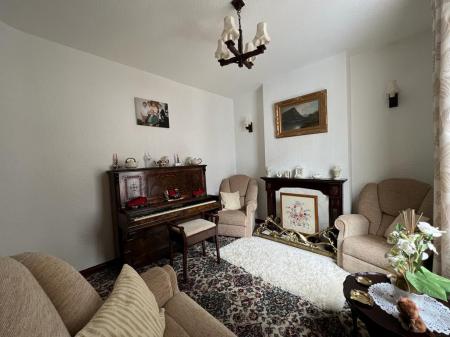9 EGLINTON SECOND ROOM .jpg