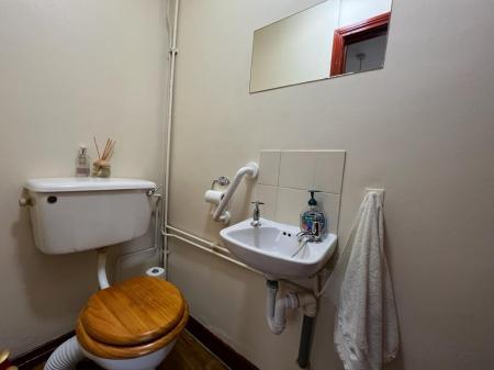 GUEST WHB & WC 9 EGLINTON .jpg