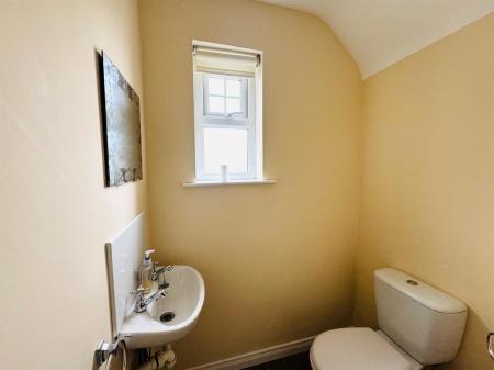 20 BROOK MANOR DOWNSTAIRS WHB & WC.jpg