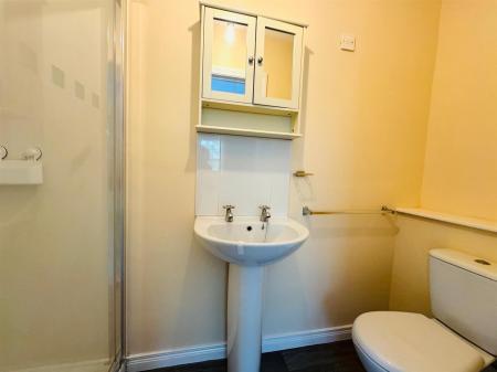 20 BROOK MANOR ENSUITE.jpg