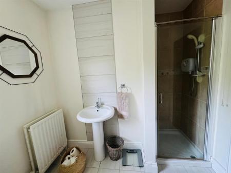 41 DUNNALONG ENSUITE 2.jpg